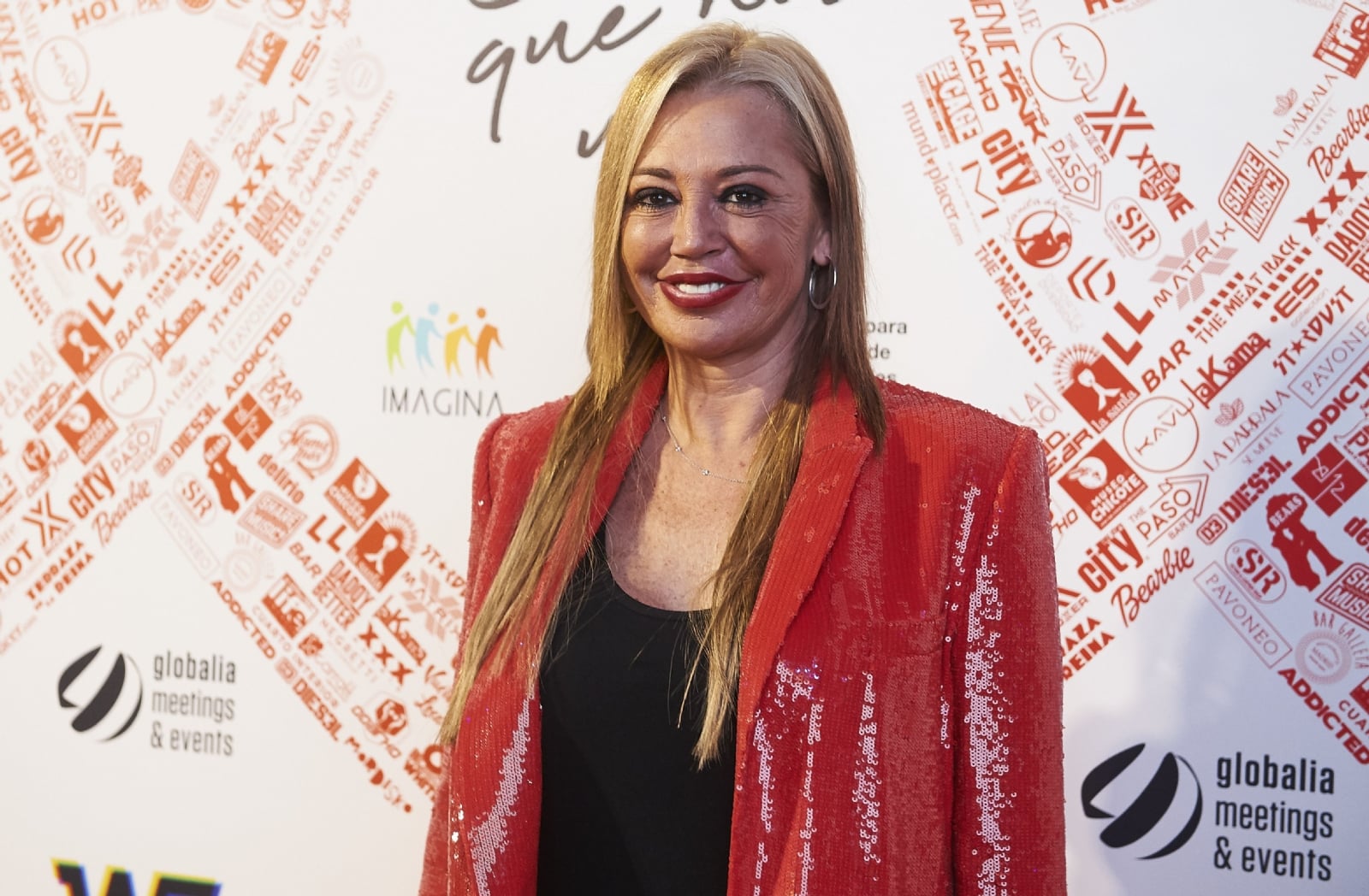 Belén Esteban - campera roja