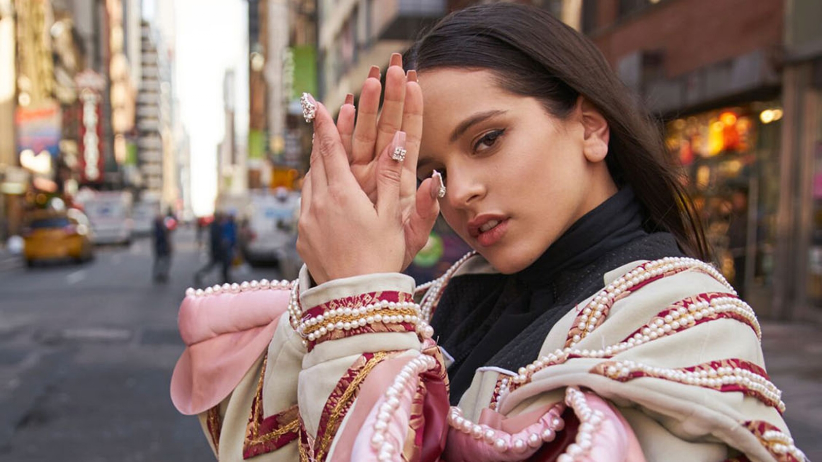 PARA-TI-ROSALIA-News-Apertura-GENTILEZA-LOLLAPALOOZA