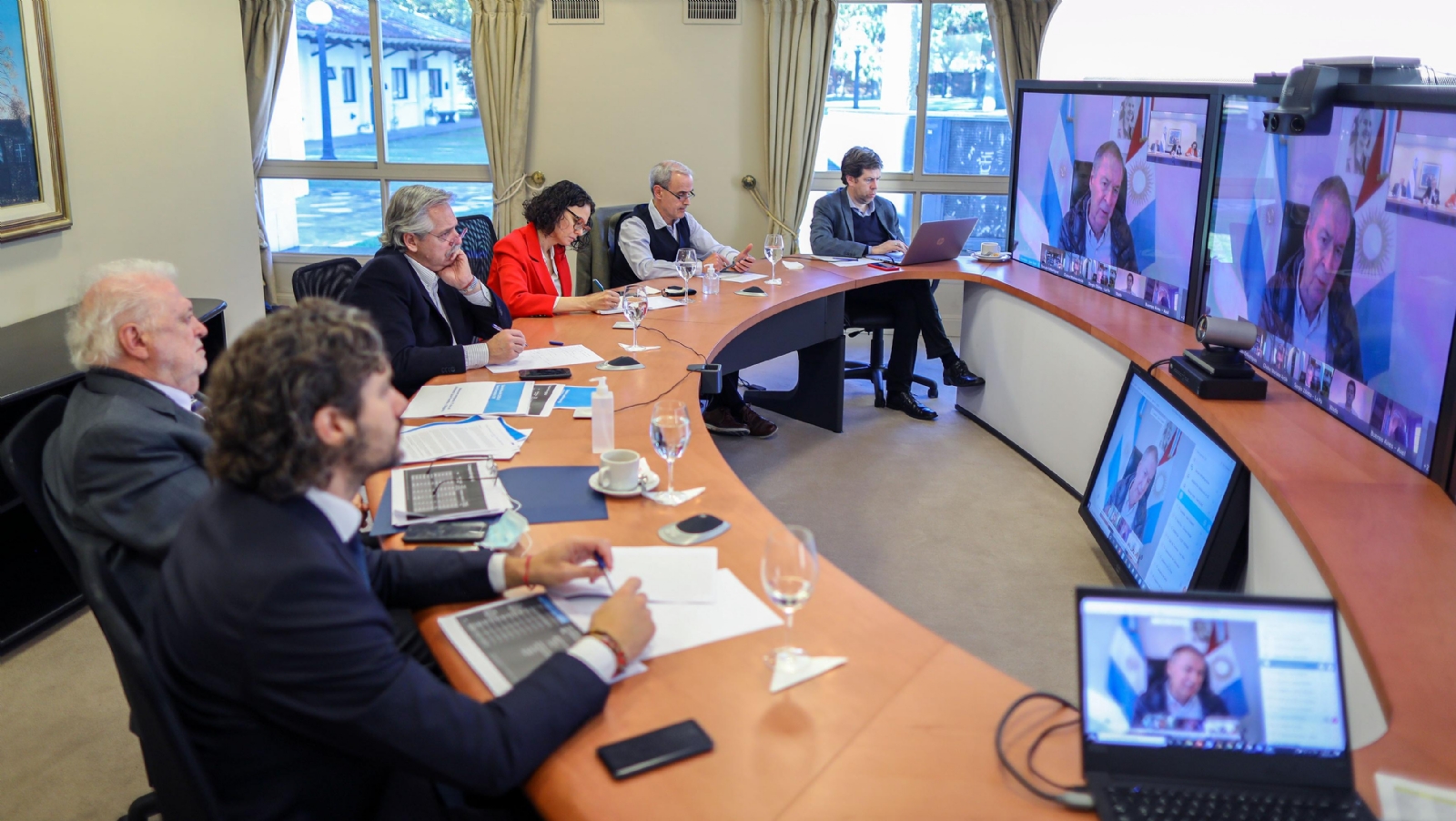 el_presidente_alberto_fernandez_durante_la_videoconferencia_con_gobernadores_crop1591288129422