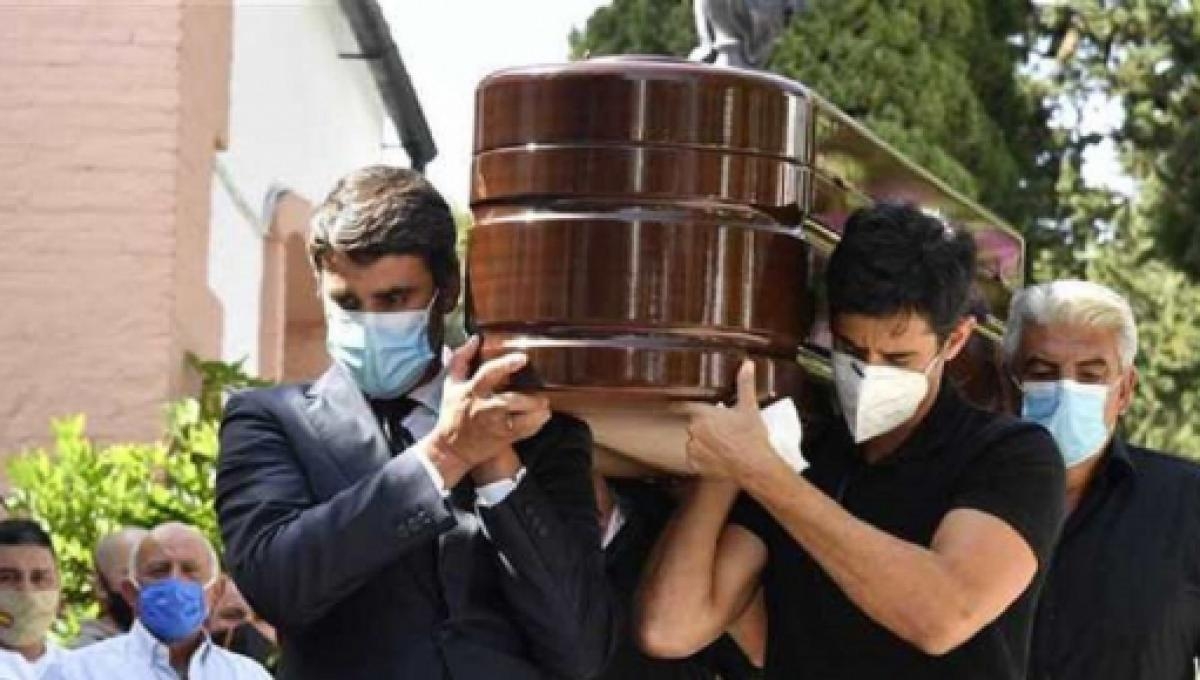los-hijos-de-humberto-janeiro-lo-despiden-en-su-funeral_2501222