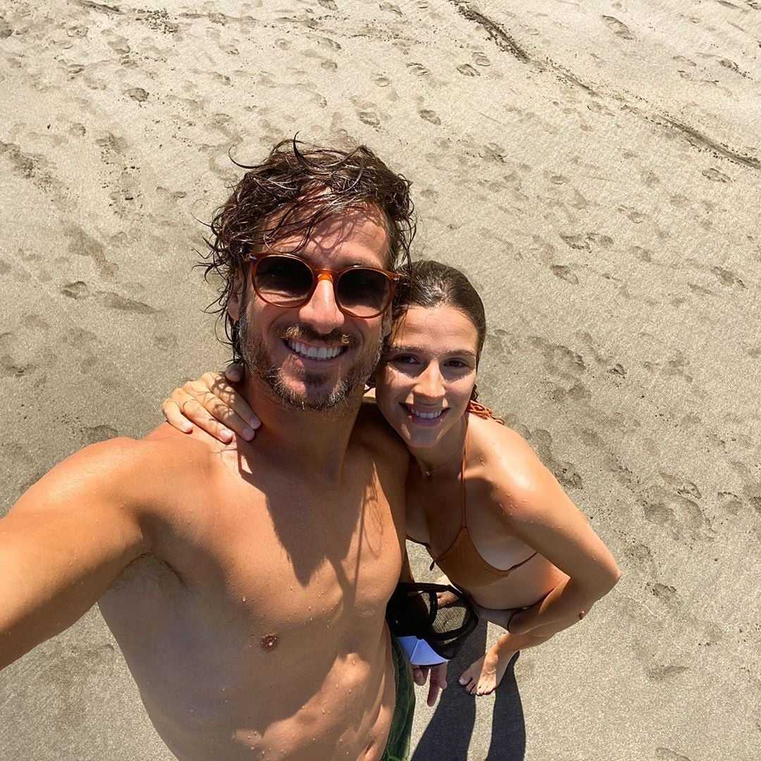 Sandra Gago y Feliciano en la playa 01