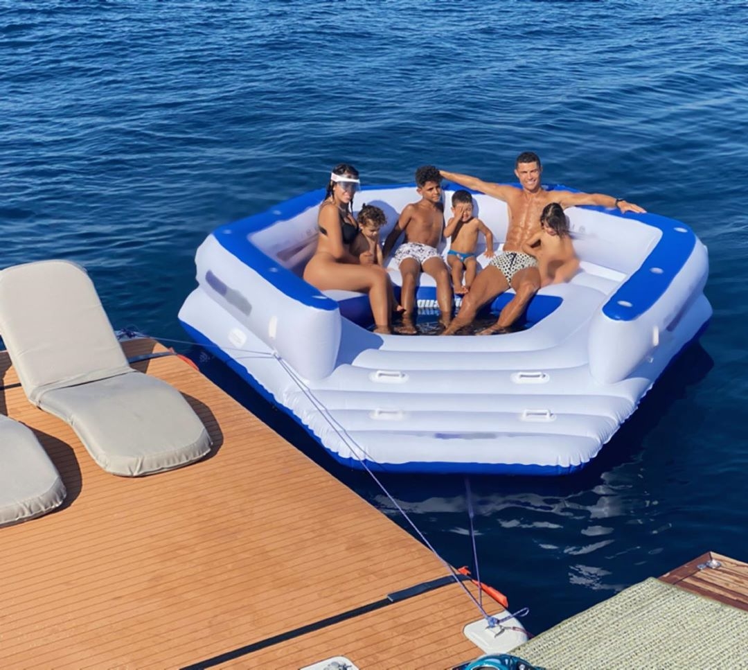 Georgina Rodríguez - en el mar con la familia