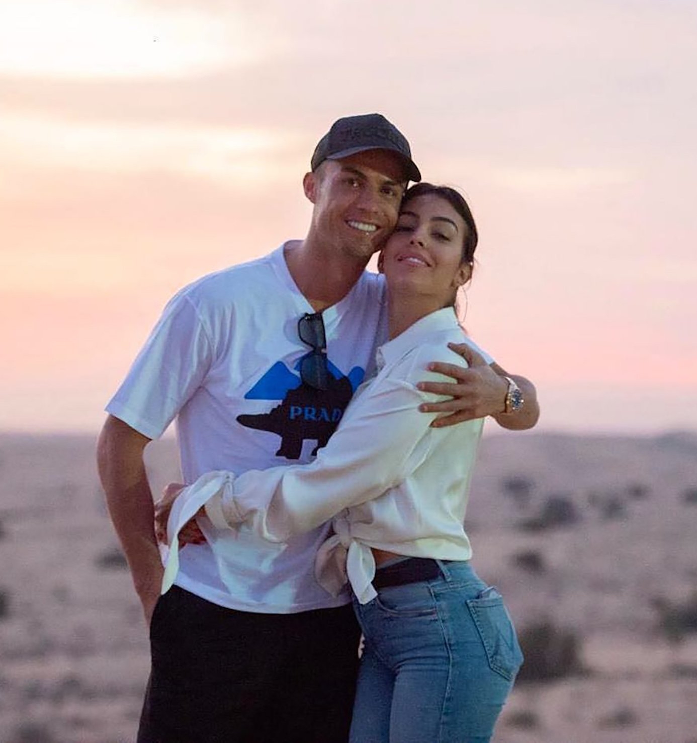 Cristiano Ronaldo y Georgina - abrazados