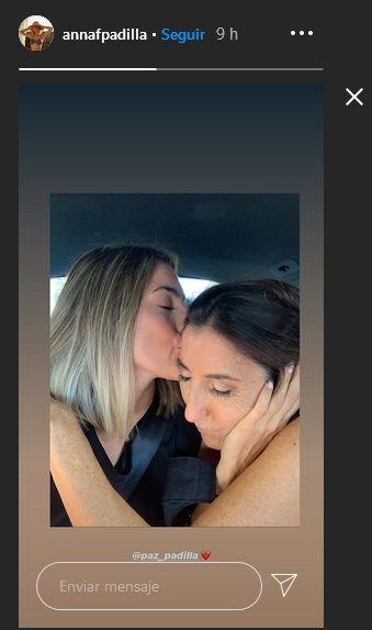 Anna Ferrer consuela a Paz con un beso