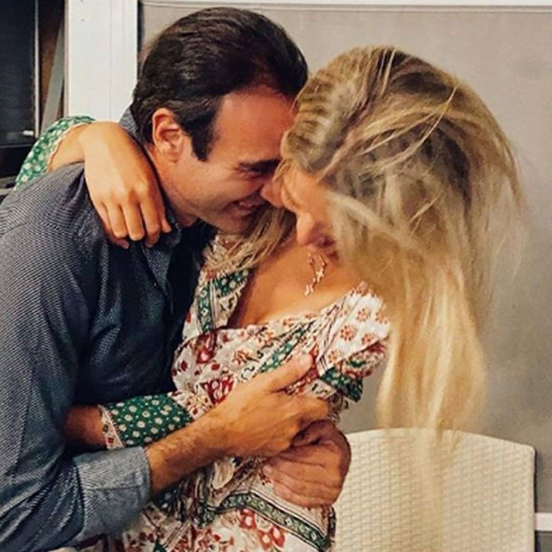 Enrique Ponce y Ana Soria cariñosos