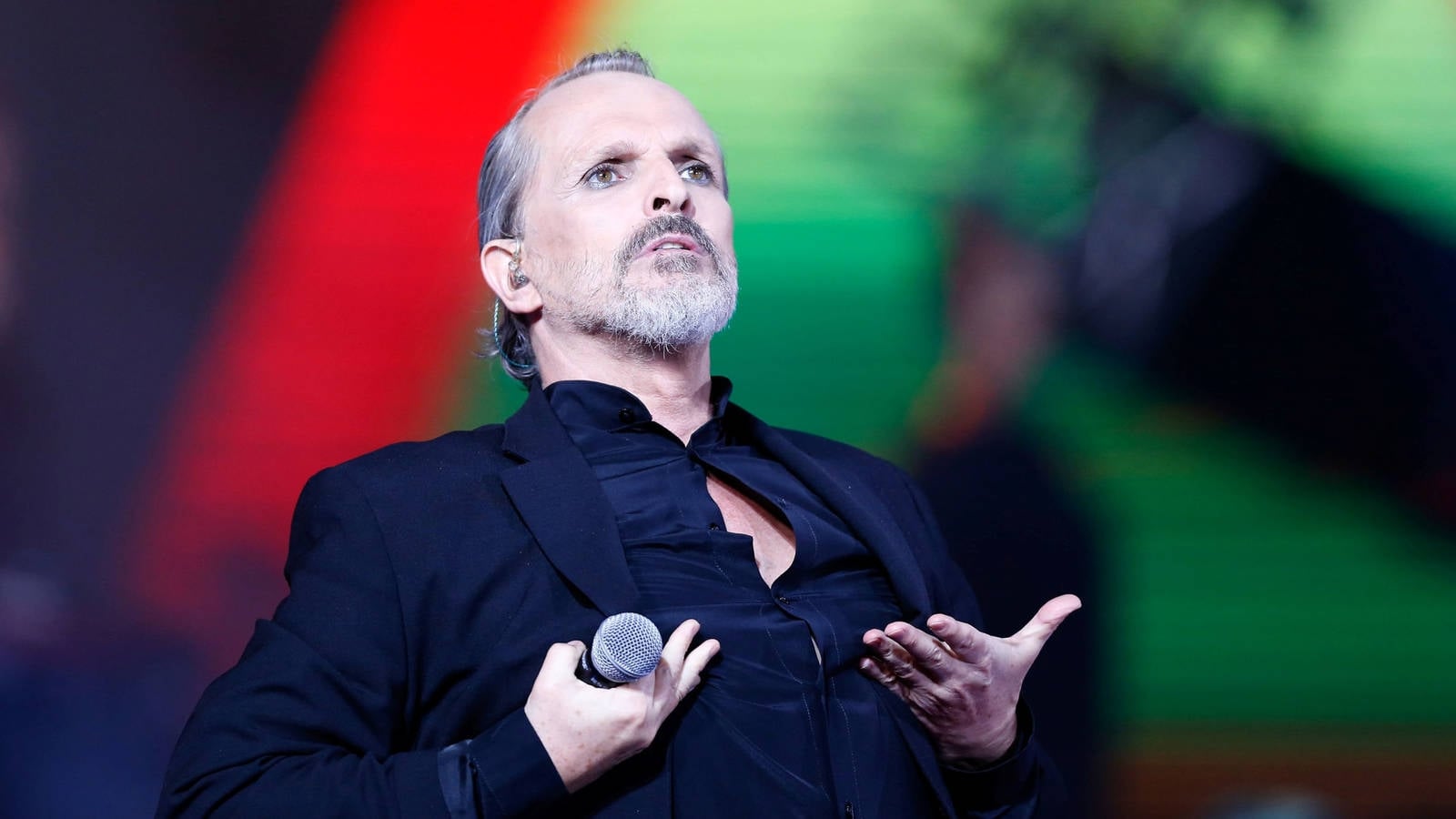 miguel-bose-tras-la-manifestacion-contra-las-mascarillas-que-nos-dejen-vivir