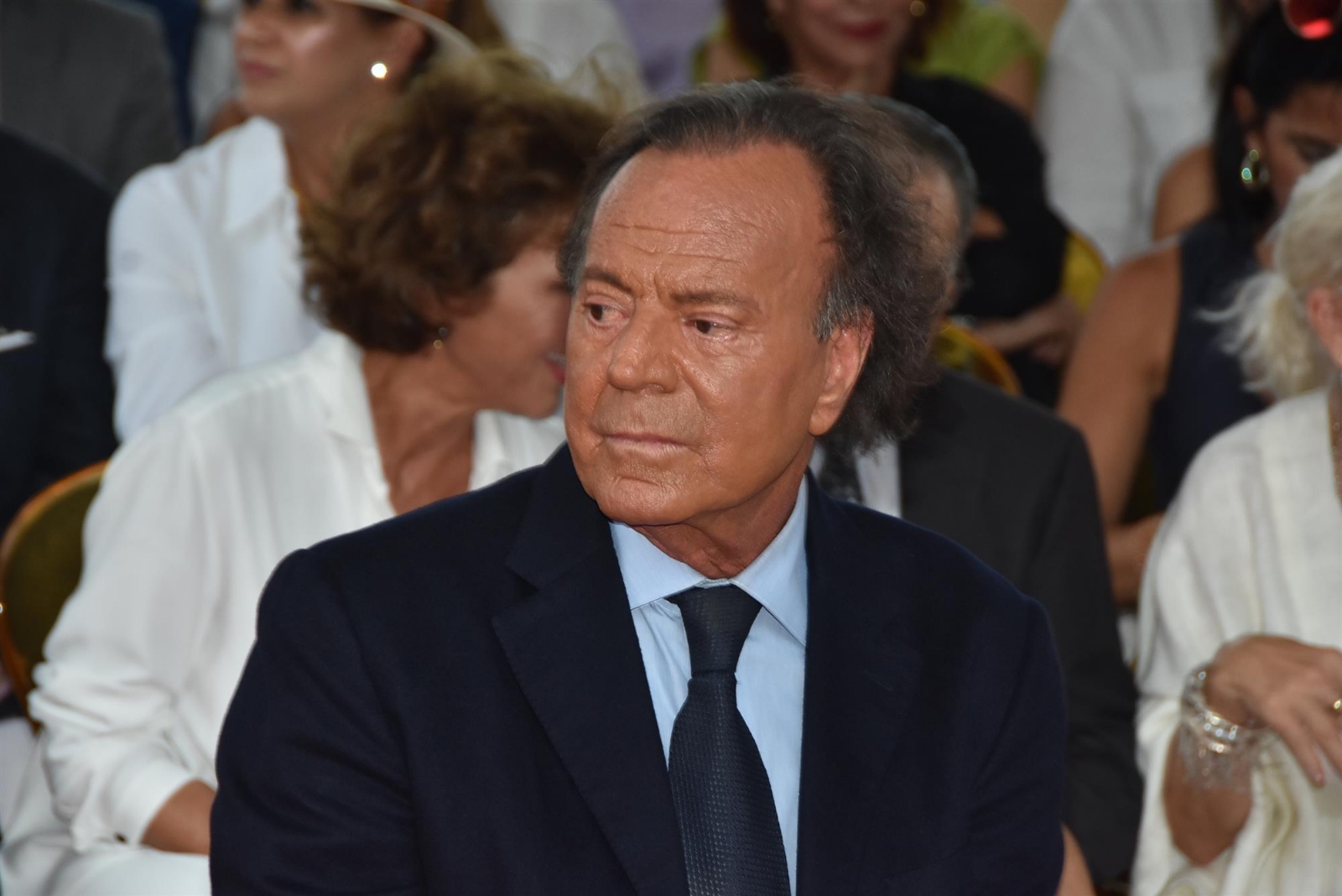 www.minutoneuquen.com JULIO IGLESIAS 1