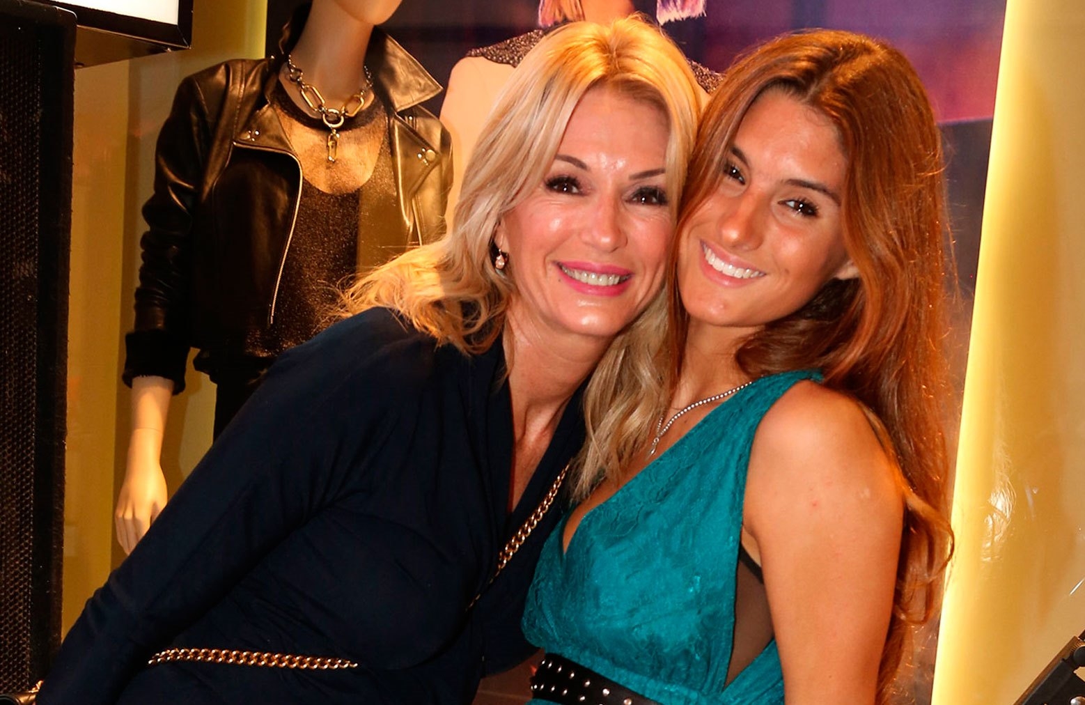 GENTE-Yanina-y-Lola-Latorre-en-DELAOSTIA-Inauguracion-Alcorta-2