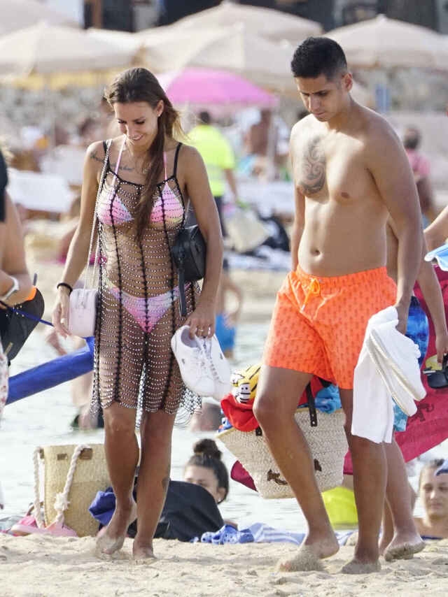 Famosos_514709808_158145716_640x854