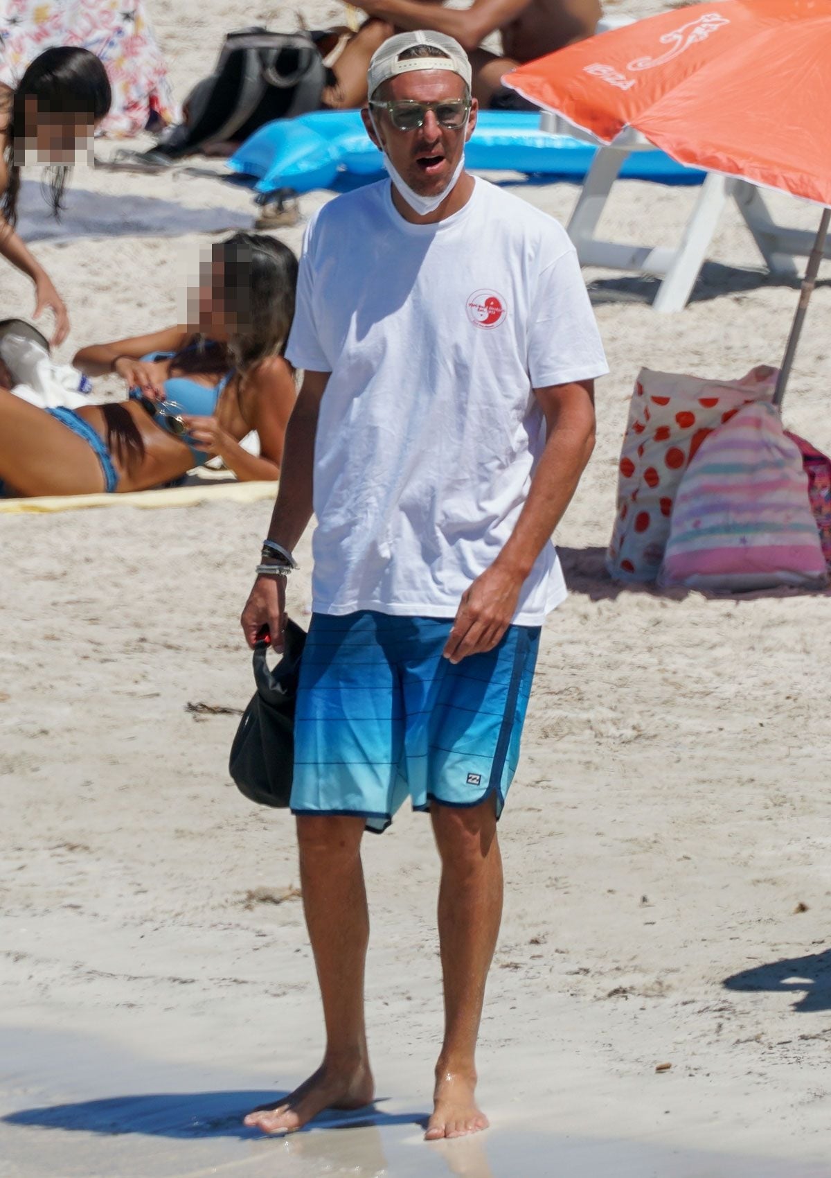 joaquin-prat-look-playa-ibiza-1597742439