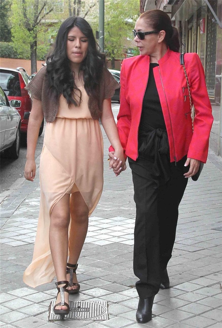isabel-y-chabelita_875x1292_875dc835