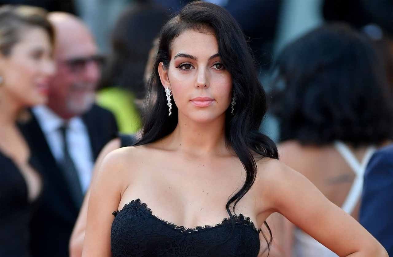 Georgina Rodríguez - atuendo oscuro