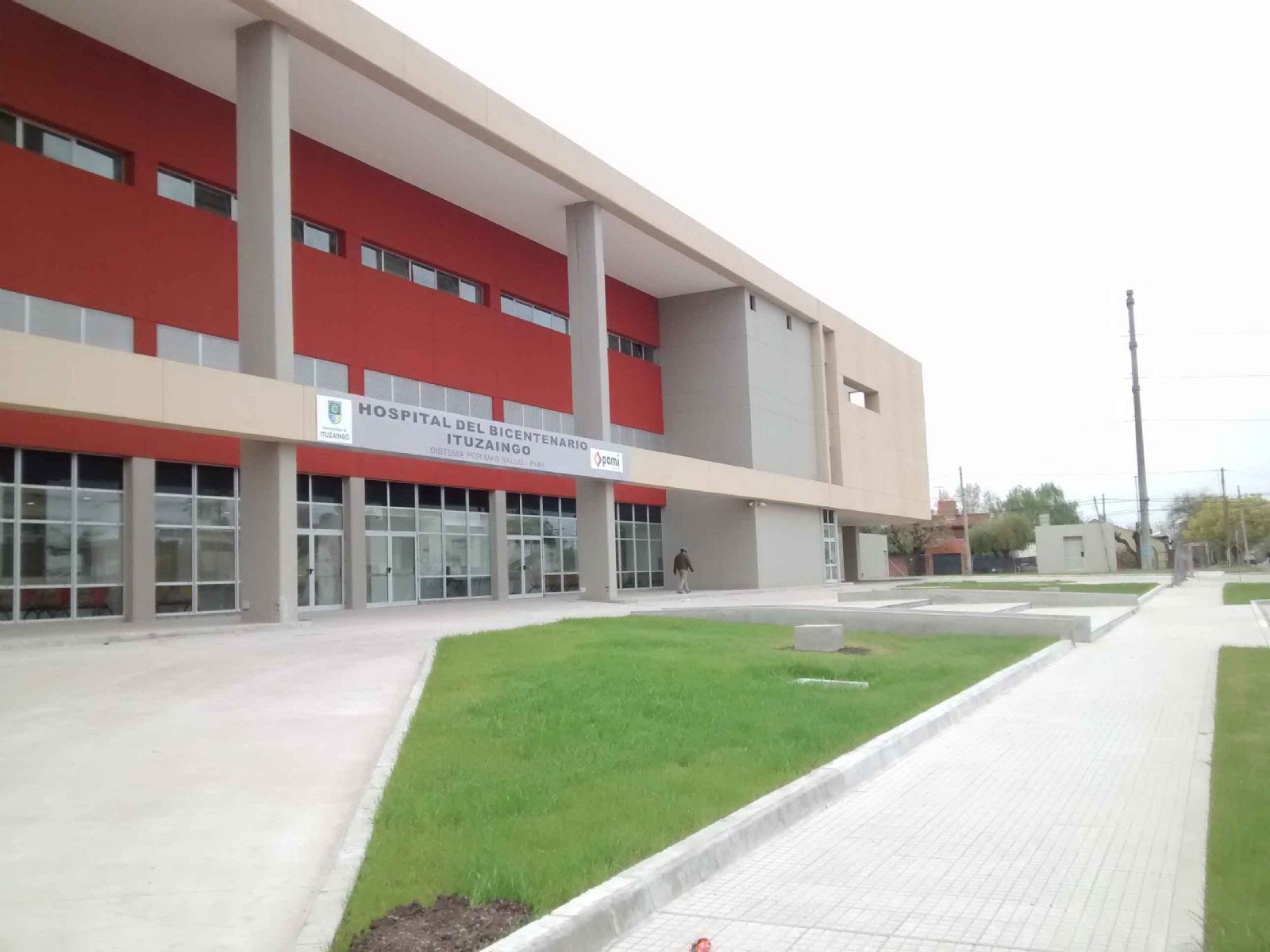 Los-vecinos-se-suman-al-clamor-de-la-política-por-la-apertura-del-Hospital-del-Bicentenario-en-Ituzaingó