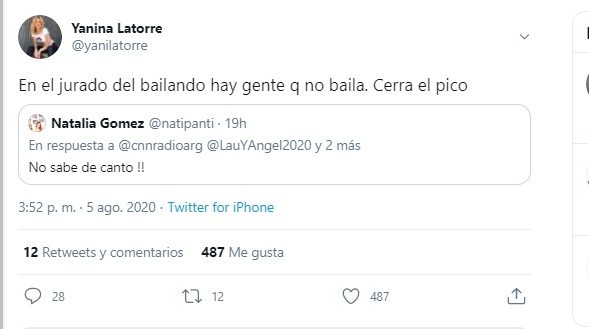 Yanina Latorre cantando