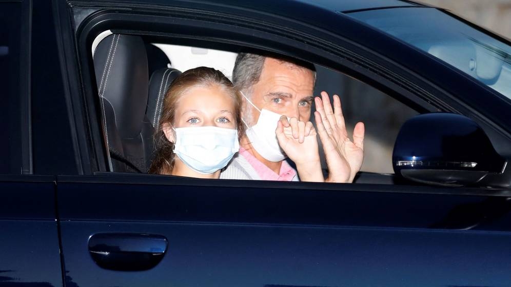 la-reina-letizia-cede-todo-el-protagonismo-a-leonor-a-su-llegada-a-mallorca