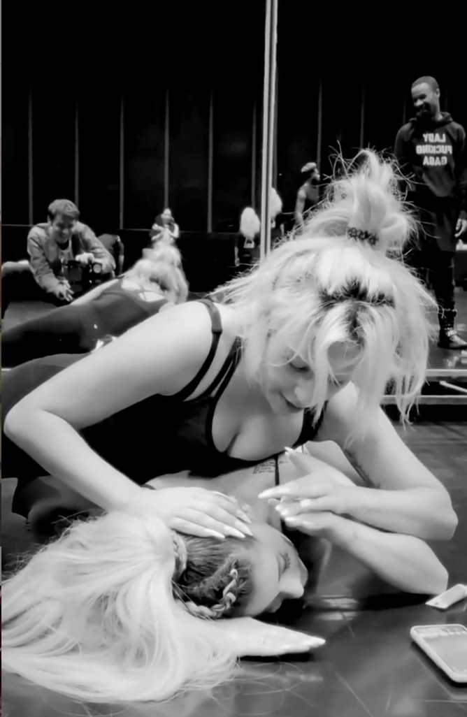 www.minutoneuquen.com ariana y gaga