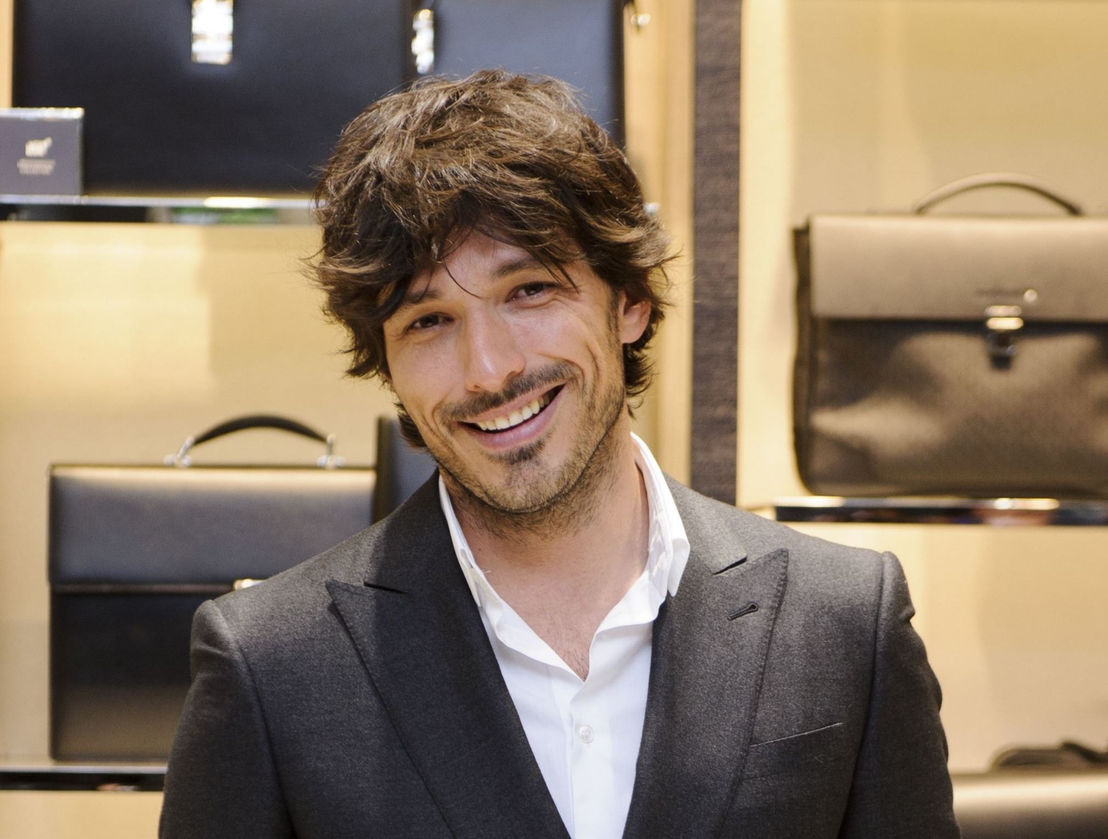Andrés Velencoso inaugura la tienda Montblanc en Madrid