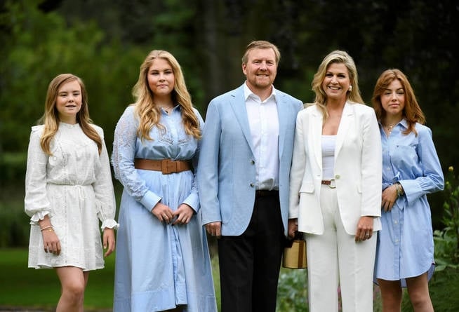king-willem-alexander-queen-maxima-princesses-amalia-alexia-and-ariane-of-the-dutch-royal-family-pose-during-an-official-photo-session-in-the-hague-netherlands-july-17-2020-reuters-piroschka-van-de-wouw-po