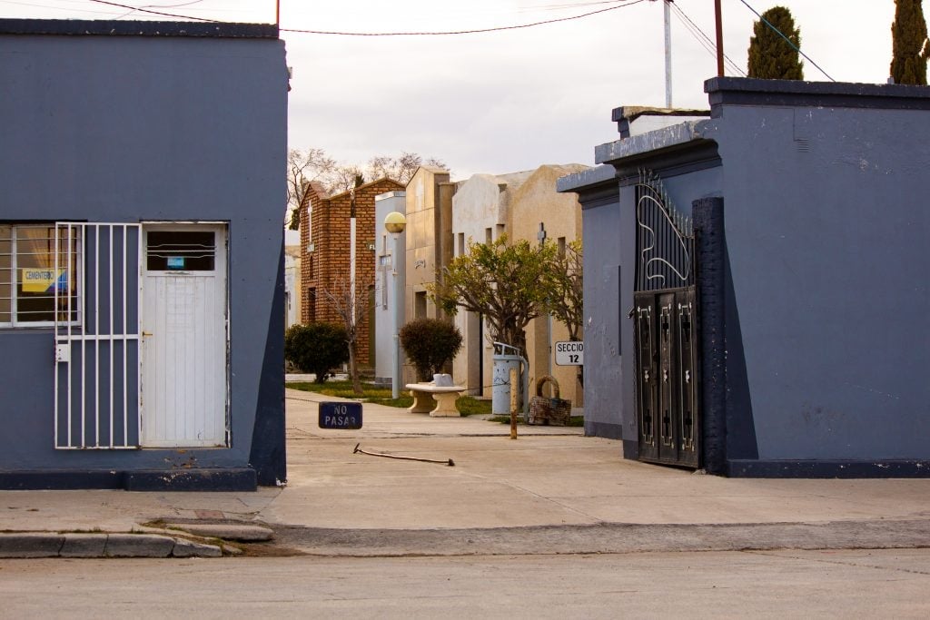 El-Cementerio-local-insta-a-los-contribuyentes-a-ponerse-al-día-1024x683