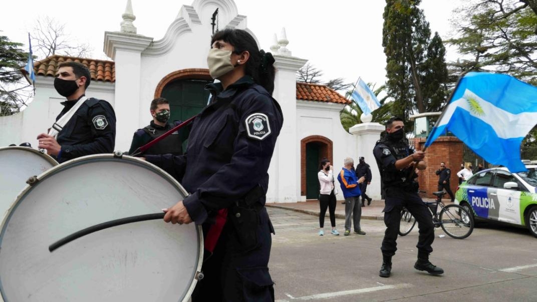 POLICÍAS