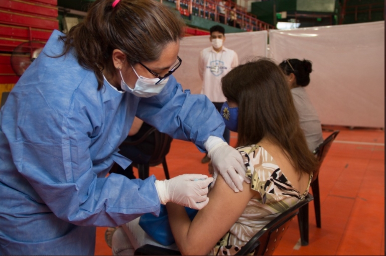 Ministerio de Salud en Twitter_ _Culminó la primera etapa de vacunación COVID-19 en Neuquén https___t.co_xNBS7FyZoz https___t.co_NXCgc7tWv1_ _ Twitter - Google Chrome 1_1_2021 11_45_26
