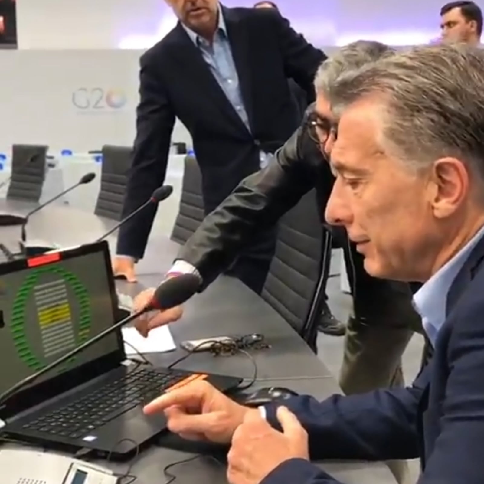 Mauricio-Macri-en-el-Costa-Salguero-8