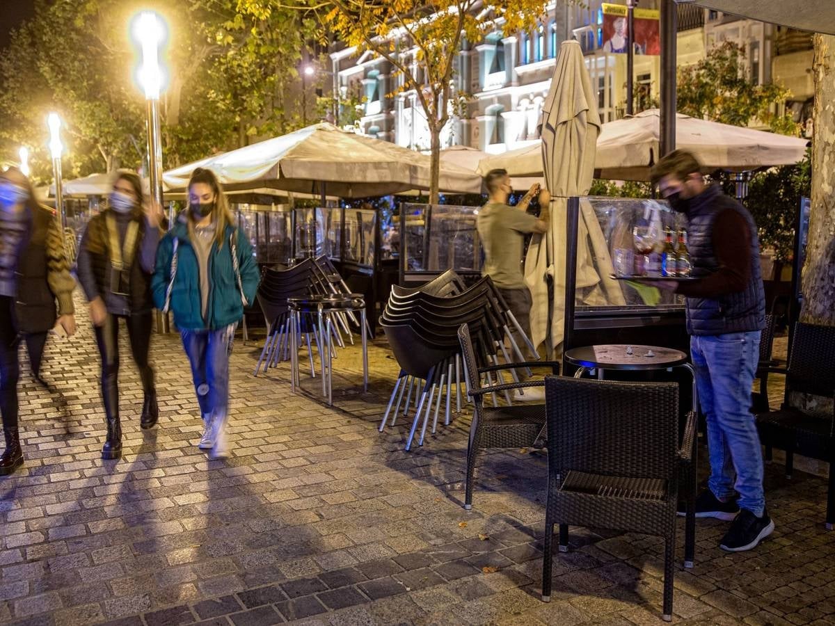 la-rioja-limita-las-reuniones-a-4-personas-y-adelanta-el-toque-de-queda-a-las-22-00