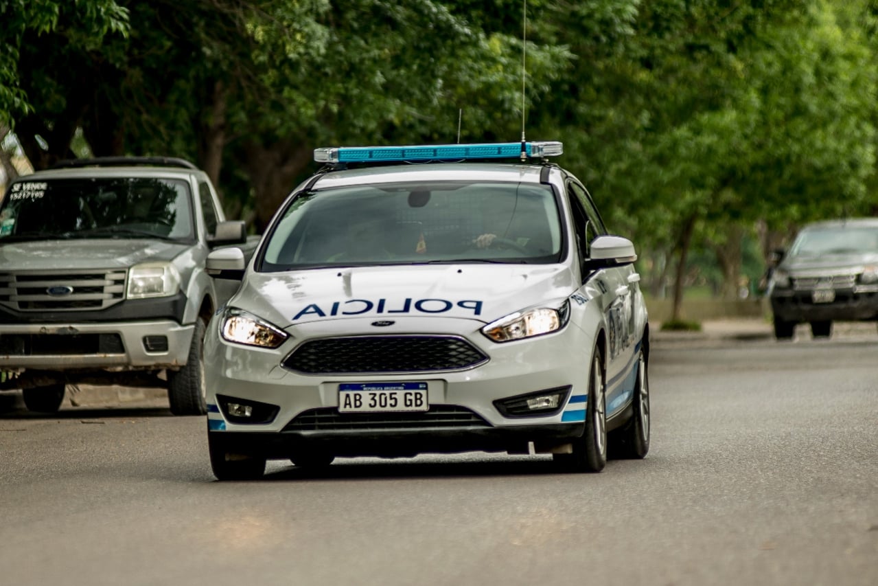 POLICIA-COMISARIA-3-ROCA-PATRULLERO-MOVIL