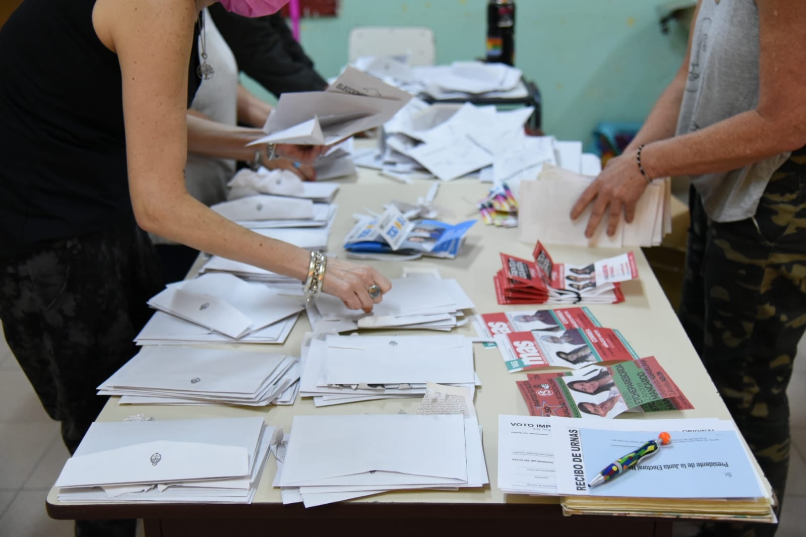 cipolletti-cierre-elecciones-nacionales-recuento-votos-foto-florencia-salto-06