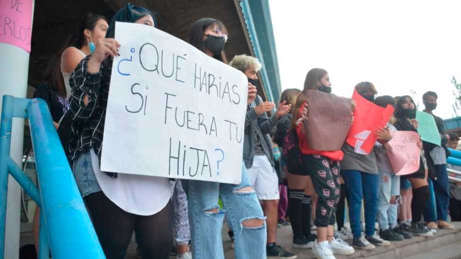 nqn-protesta-cpem-12-por-casos-de-abuso
