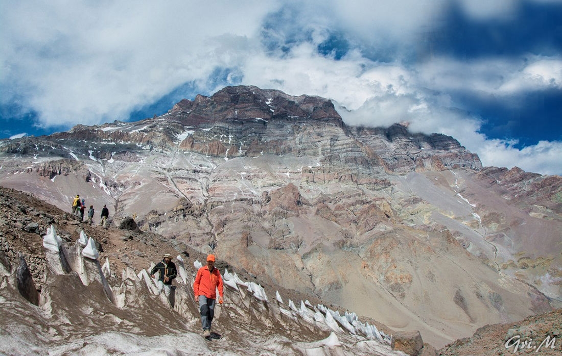 Escalando-cerros-en-Mendoza