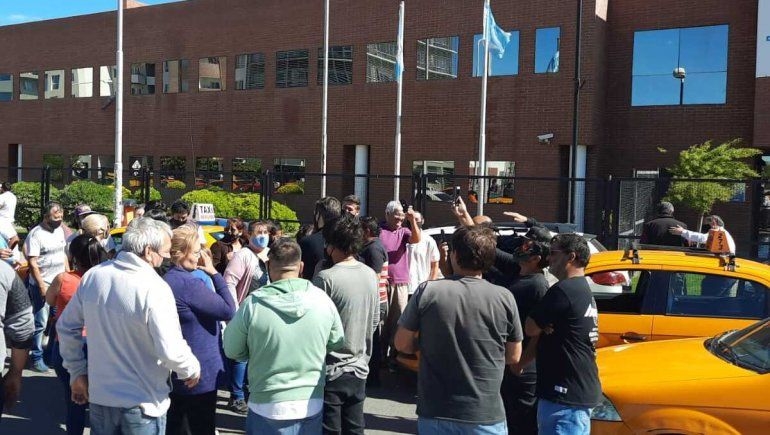 taxistas-contra-el-taxi-rosa