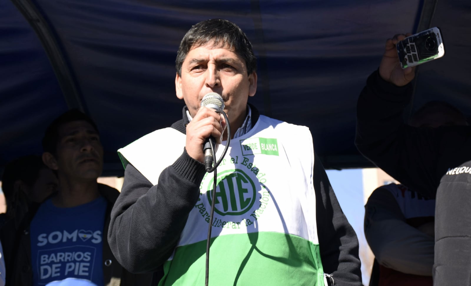 ag-nqn-marcha-de-organizaciones-sociales-y-sindicatos-Carlos-quintriqueo-de-ATE-y-CTA-salto-11
