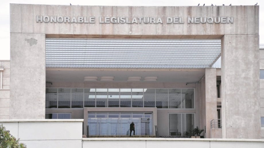 Imagen-AG.NQN-21.10.20-FOTO-YAMIL-REGULES-NOTA-LEGISLATURA