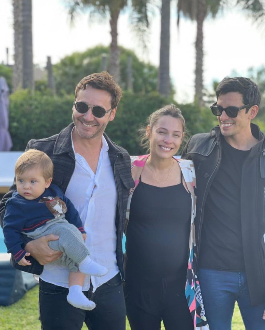 la-china-suarez-saco-una-foto-a-pampita-junto-a-benjamin-vicuna-en-memoria-de-blanquita-1173438 (3)