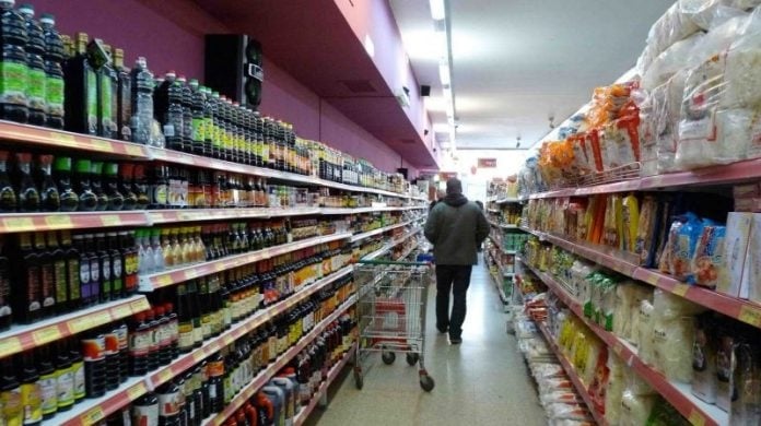 SUPERMERCADOS-ARGENTINA-e1450053374188-696x390