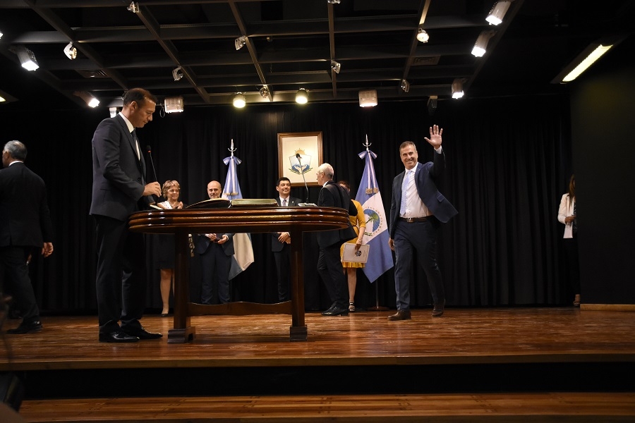 ag-nqn-Asuncion-y-jura-de-Omar-gutierrez-y-su-gabinete-Ricardo-Corradi-Diez-salto-159