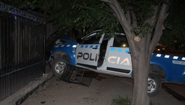 movil-policial-choque-2jpg