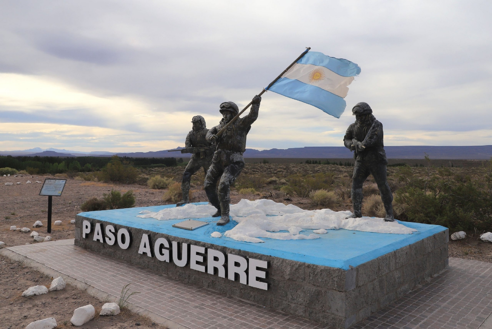 Entrada-monumento-caidos-Paso-aguerre_7283-scaled