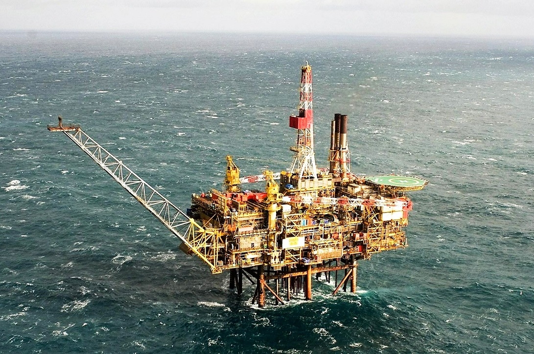 plataforma_petroleo_mar_1558098517
