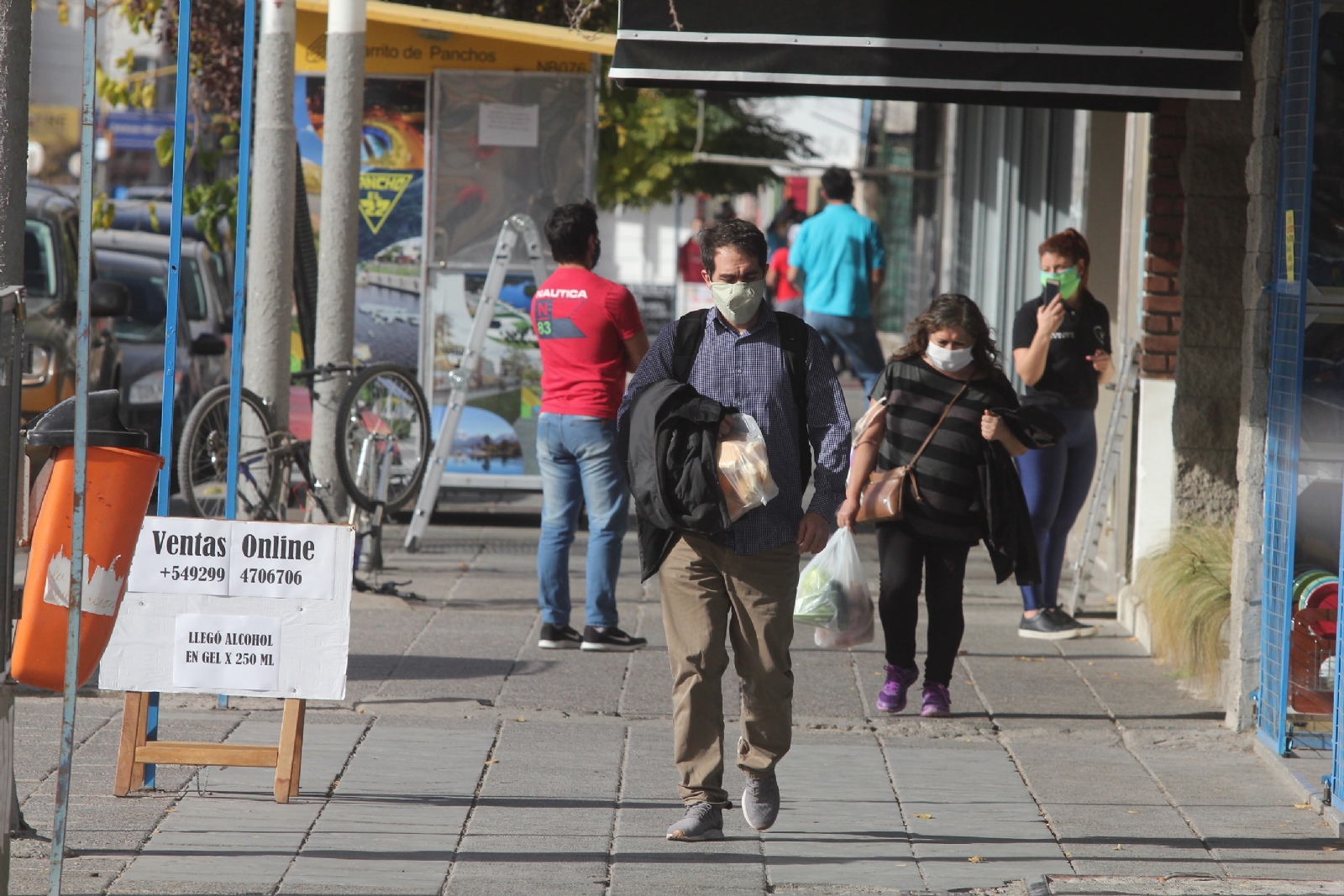 NF019-NEUQUÉN.Comercios-habilitados-14-19-hs-Bajo-Neuquino-Coronavirus-FOTO-Oscar-Livera