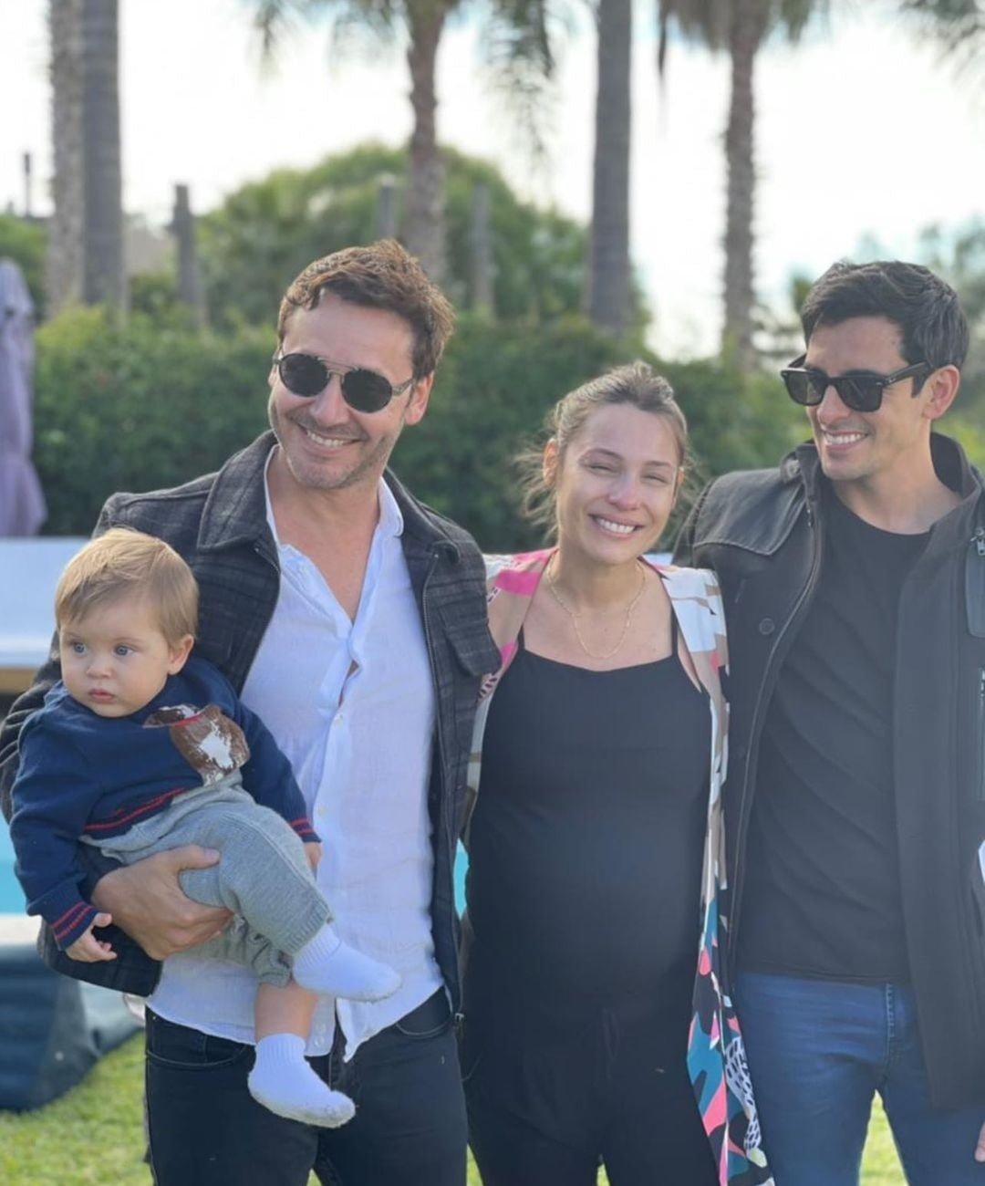 la-china-suarez-saco-una-foto-a-pampita-junto-a-benjamin-vicuna-en-memoria-de-blanquita-1173438 (4)