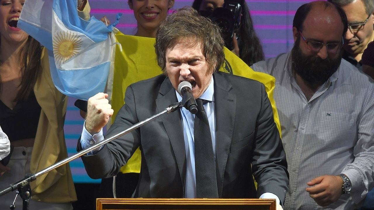 Javier-Milei-fue-retirado-durante-una-exhibicion-e-interrogo-a