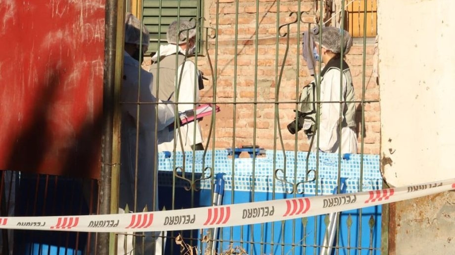 neuquen-casa-del-nene-muerto-con-signos-de-violencia-foto-fabian-ceballos-4-e1638872032602