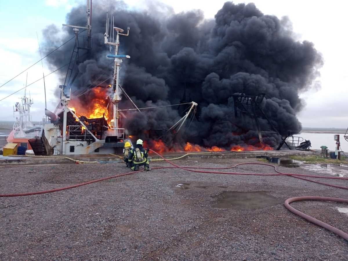 sao-puerto-incendio-barcos-05