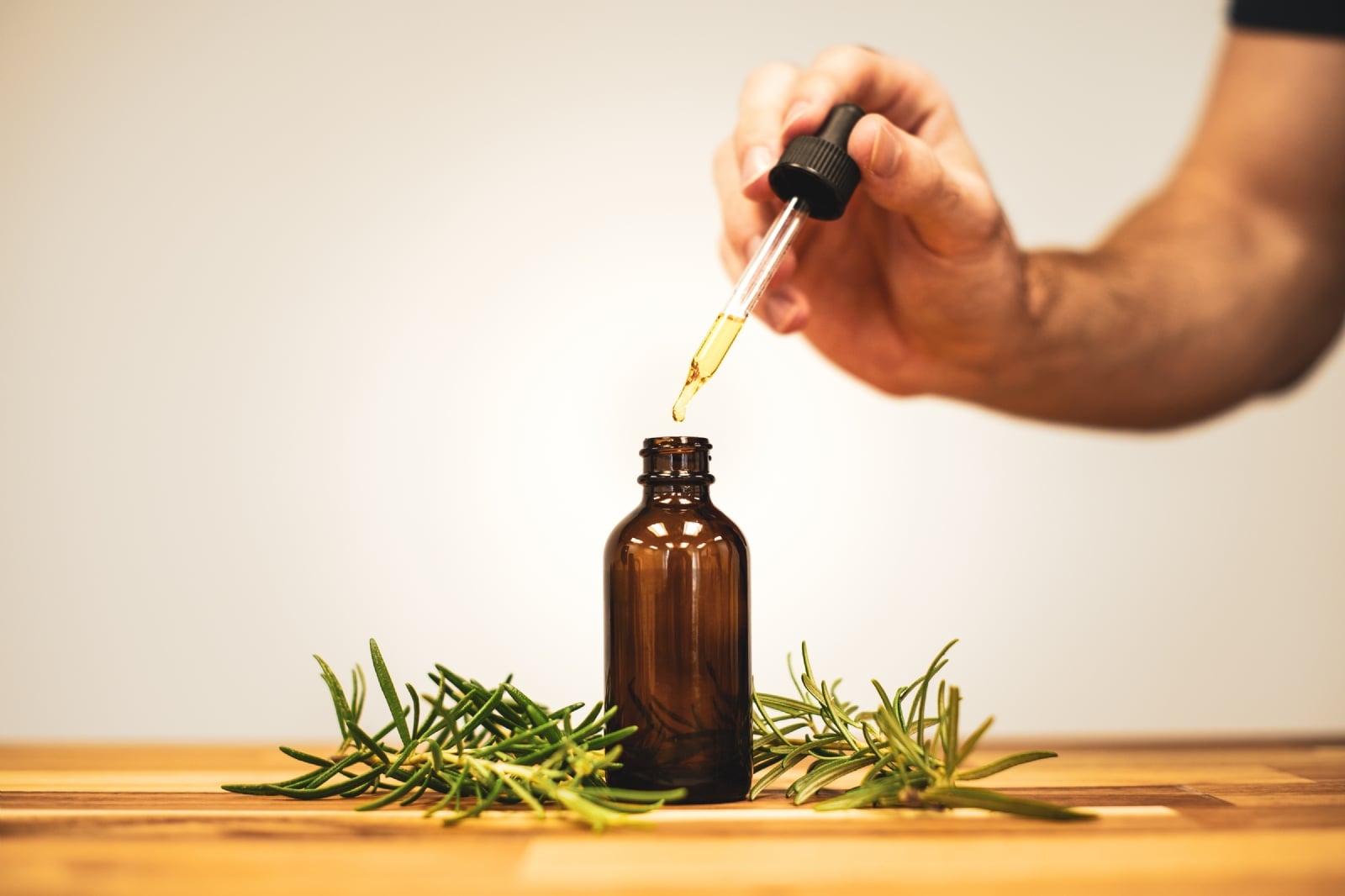 Using_Rosemary_Oil