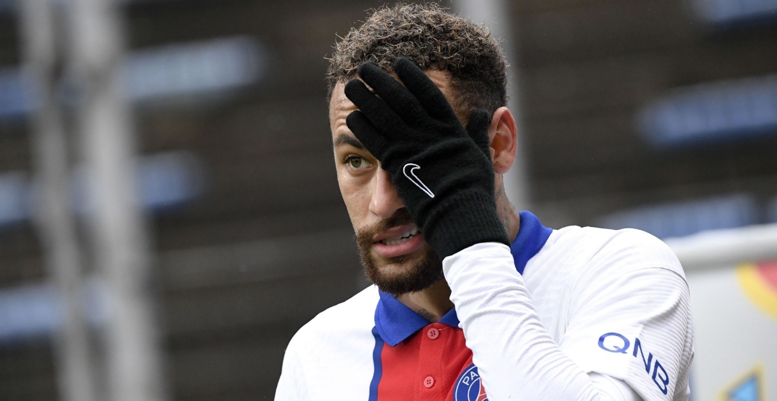 Desktop_2021_UKL1_Lorient_PSG_Neymar_glove