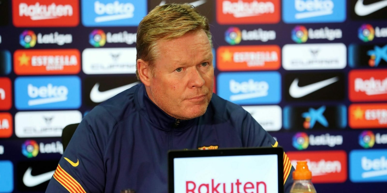 koeman-en-roda-de-premsa-fc-barcelona-scaled-e1612274958561