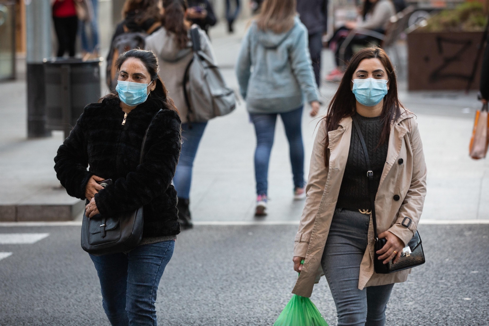 pasear_con_la_mascarilla_puesta_se_ha_vuelto_una_costumbre_por_el_coronavirus__001