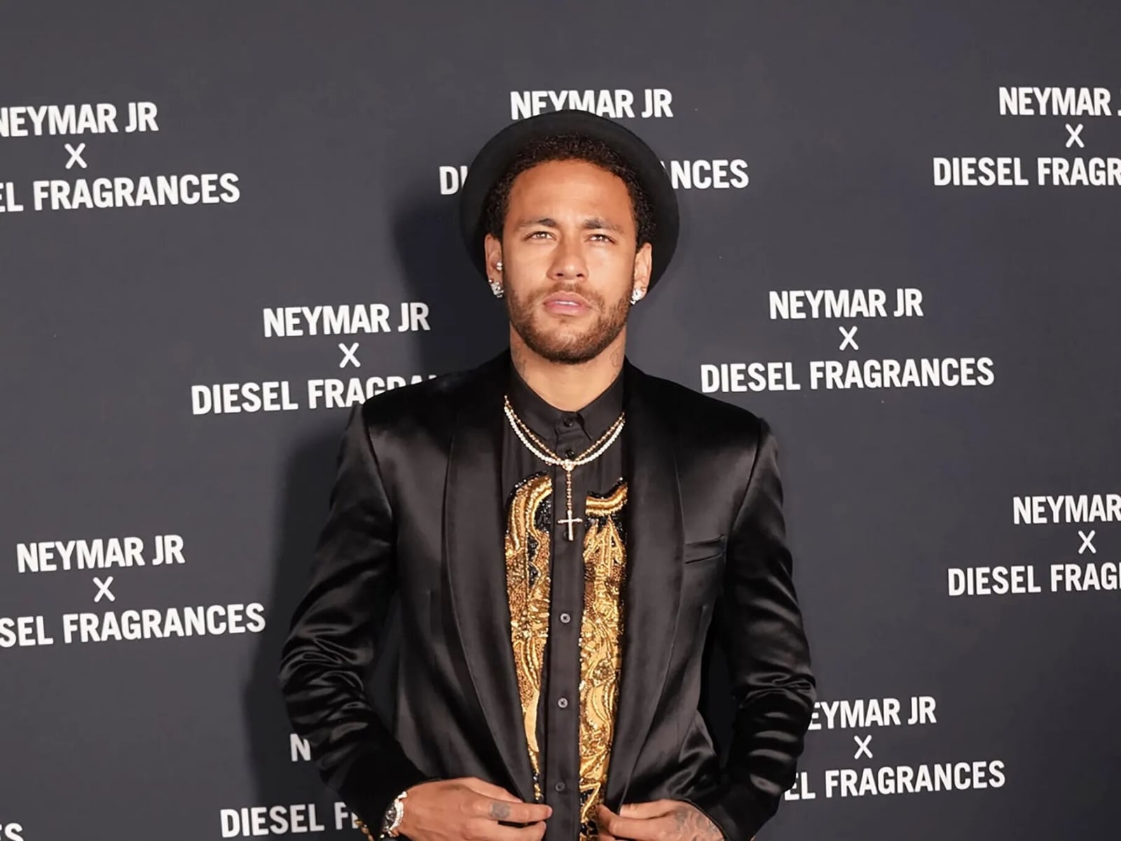 neymar-tuxedo